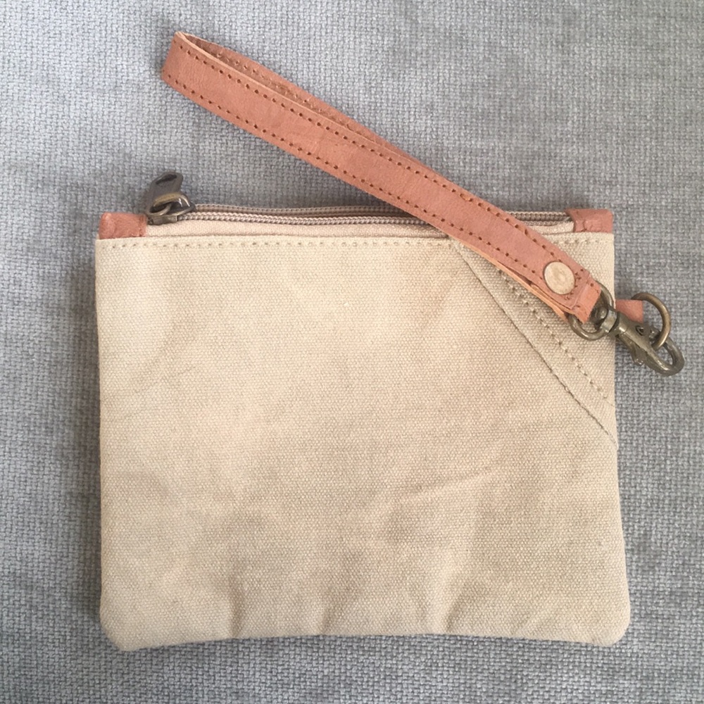 Small hand printed wristlet - Picture 5 of 5